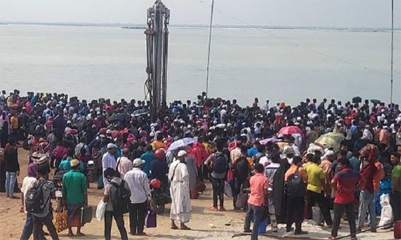 ঈদের পরের দিনও ঘরমুখো যাত্রীদের চাপ, এমন দৃশ্য দেখেনি কেউ